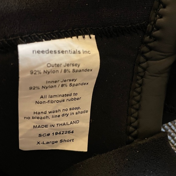 Need Essentials extra large short hooded 4/3 wetsuit - Picture 2 of 4
